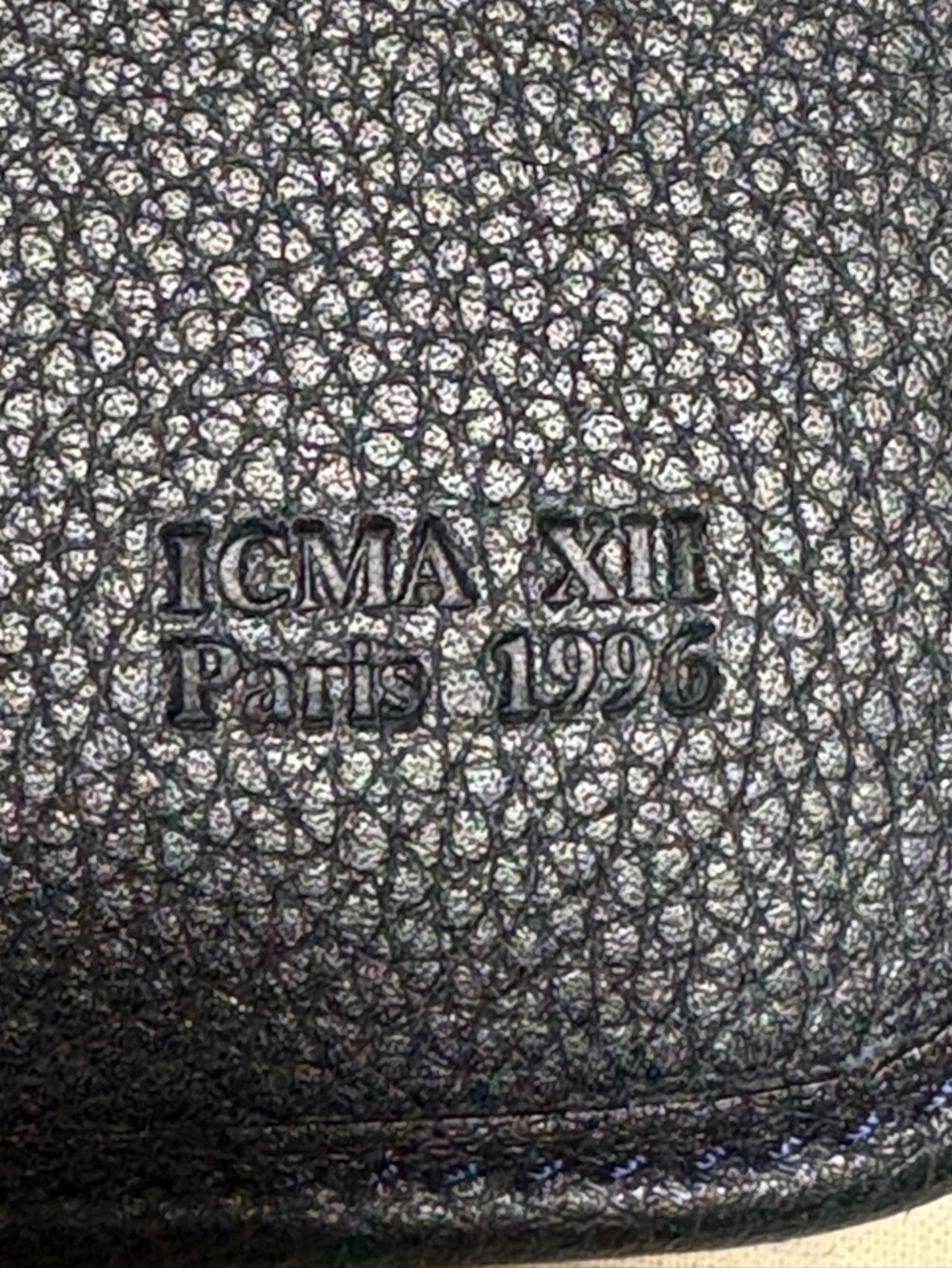 Longchamp Black Pebbled Leather CD holder with  Zip Pull - Picture 4 of 7